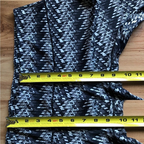 Capri Yoga Legging Pants Geometric Pattern Medium Gray Women’s - Picture 8 of 14